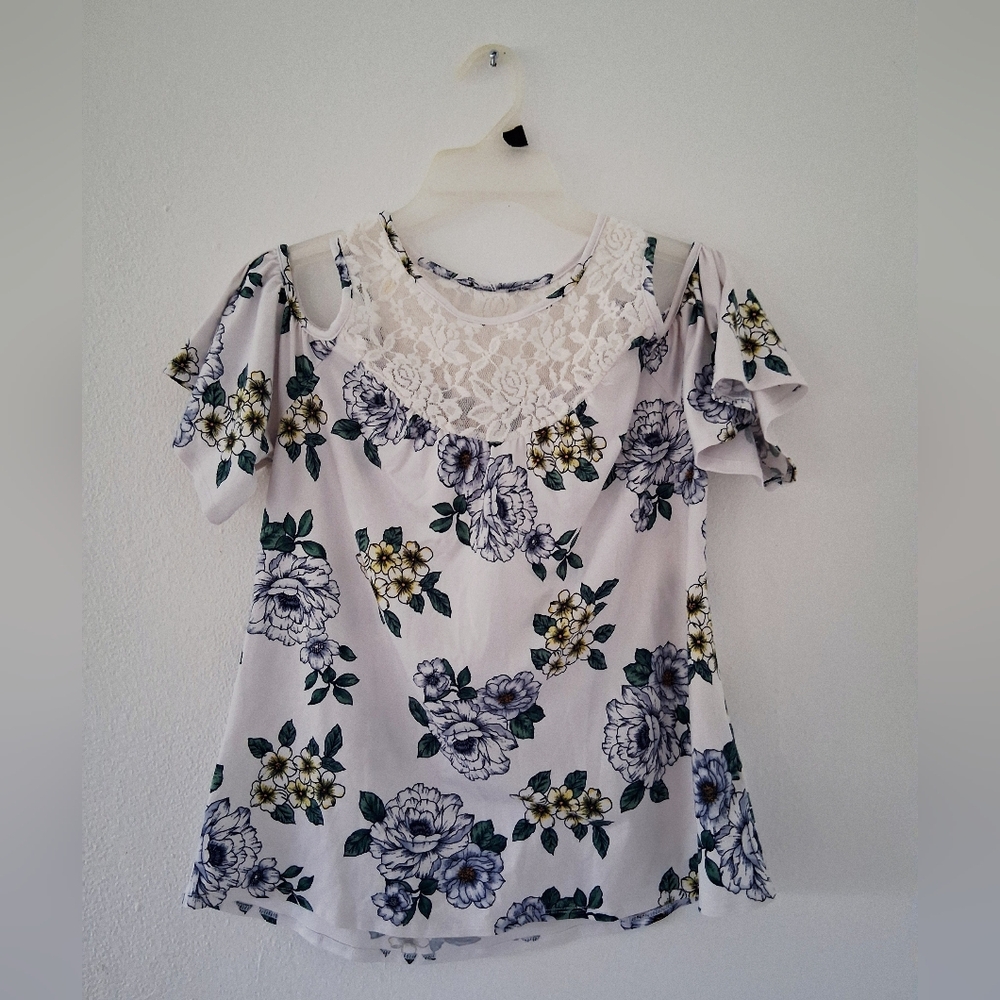 Floral Cold Shoulder Blouse with Lace – Size Medium